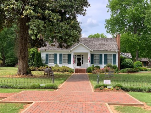 There Are 3 Must-See Historic Landmarks In The Charming Town Of Tuscumbia, Alabama