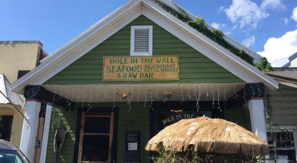 The Beloved Hole-In-The-Wall That Serves The Arguably Best Oysters In All Of Florida