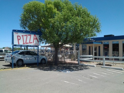 The Best Pizza In The Southwest Can Be Found At This Unassuming Motel In Arizona