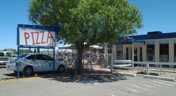 The Best Pizza In The Southwest Can Be Found At This Unassuming Motel In Arizona