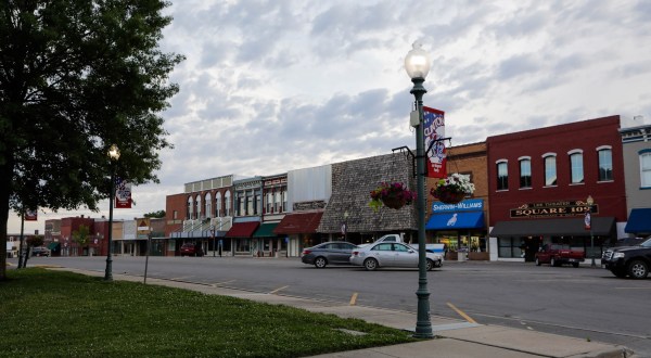 This Small Stretch Of Shops In Missouri Offers The Perfect Way To Spend An Afternoon