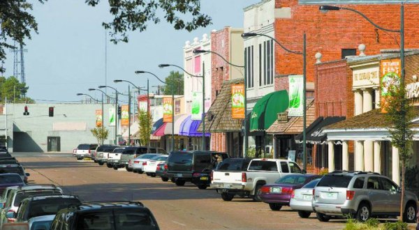 This Small Town In Mississippi Is Peak Southern Vibes