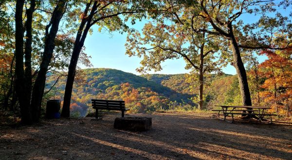The View From This Little-Known Overlook In Missouri Is Almost Too Beautiful For Words