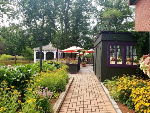 The One-Of-A-Kind Pond House Cafe Just Might Have The Most Scenic Views In All Of Connecticut