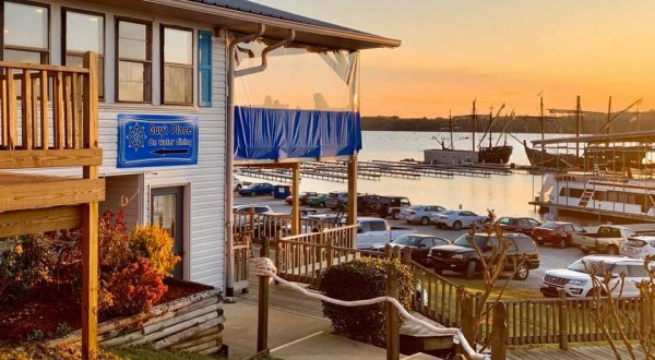 The One-Of-A-Kind Guy’s Place Restaurant Just Might Have The Most Scenic Views In All Of Mississippi