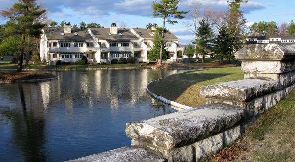 This Massachusetts Resort In The Middle Of Nowhere Will Make You Forget All Of Your Worries