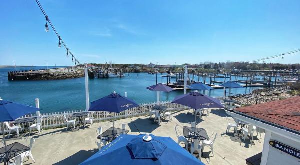 This Massachusetts Seafood Spot Offers Fresh Food Cooked Straight From The Boat