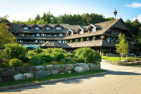The Most Famous Hotel In Vermont Is Also One Of The Most Historic Places You'll Ever Sleep
