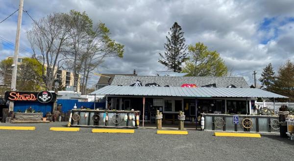 The Best Lobster Rolls In New England Can Be Found At This Unassuming Seafood Shack In Connecticut
