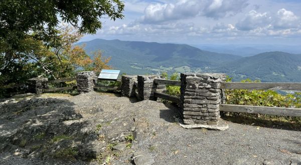 The View From This Little-Known Overlook In North Carolina Is Almost Too Beautiful For Words