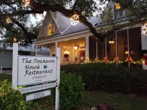You'll Love Visiting The Sycamore House, A Mississippi Restaurant Loaded With Local History