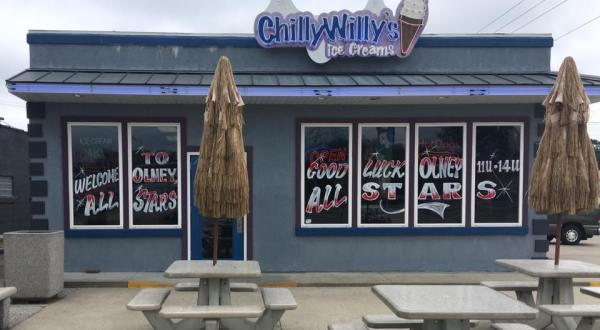 One Of The Only Restaurants In Illinois With An Ice Cream Happy Hour, Chilly Willy’s Is Worth The Trip