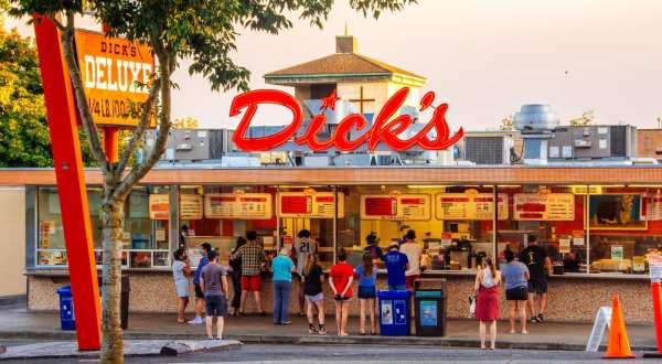 Dick’s Is A Tiny, Old-School Drive-In That Might Be One Of The Best Kept Secrets In Washington