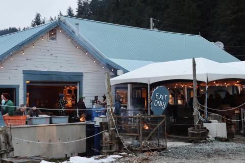 This Washington Seafood Spot Offers Fresh Shellfish Straight From The Tide