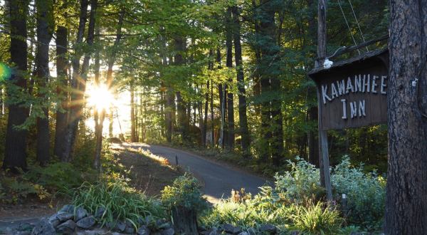 The One-Of-A-Kind Kawanhee Inn Just Might Have The Most Scenic Views In All Of Maine