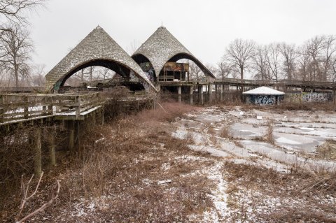 Most People Don’t Know About These Strange Ruins Hiding In Detroit