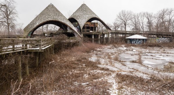 Most People Don’t Know About These Strange Ruins Hiding In Detroit