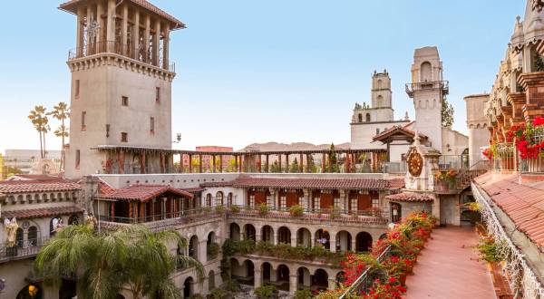 The Most Famous Hotel In Southern California Is Also One Of The Most Historic Places You’ll Ever Sleep
