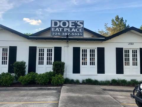 This Classic Doe’s Eat Place In Louisiana Has Legendary Steaks