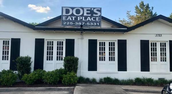 This Classic Doe’s Eat Place In Louisiana Has Legendary Steaks