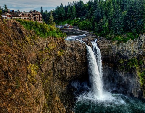 Washington's Most Easily Accessible Waterfall Is Hiding In Plain Sight In Snoqualmie