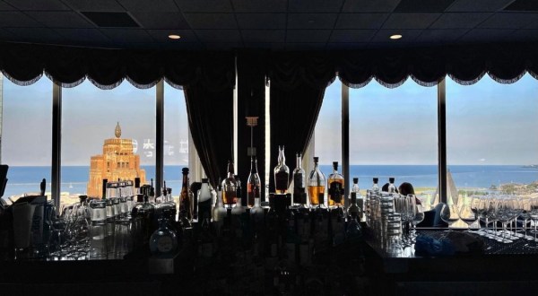 Sip Drinks Above The Clouds At Blu, The Tallest Martini Bar In Wisconsin