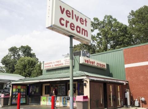 The Gourmet Burgers At Velvet Cream Will Change The Way You See This Mississippi Culinary Staple Forever