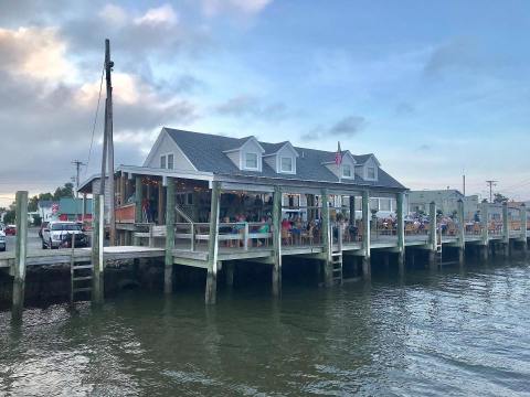 This Delaware Seafood Spot Offers Fresh Oysters Cooked Straight From The Boat