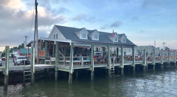 This Delaware Seafood Spot Offers Fresh Oysters Cooked Straight From The Boat