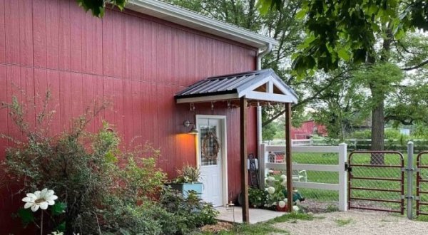 This Charming Airbnb In Illinois Used To Be A Barn And You’ll Want To Stay