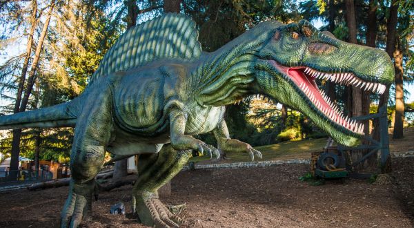An Interactive Exhibit With Giant Dinosaurs Is In New York For A Limited Time