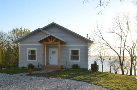 The Whole Family Will Love A Visit To This Adorable Lakeside Cottage In Iowa