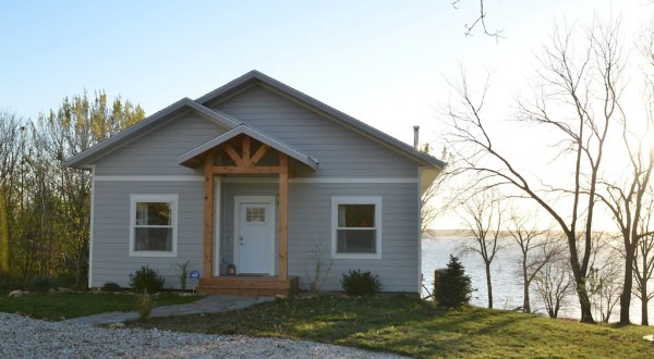 The Whole Family Will Love A Visit To This Adorable Lakeside Cottage In Iowa