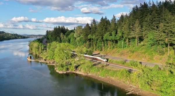 The Scenic Train Ride In Washington That Runs Year-Round