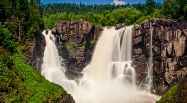 19 Of The Tallest, Most Impressive Waterfalls Across America Are Sure To Leave You Breathless