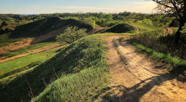 If There Are Only 5 Family Hikes You Ever Take In Iowa, Follow These Easy Trails