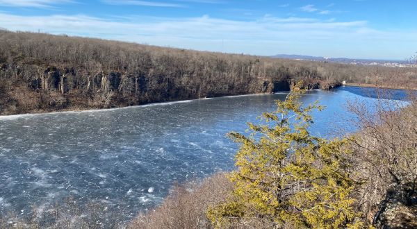 The One Loop Trail In Connecticut That’s Perfect For A Short Day Hike, No Matter What Time Of Year