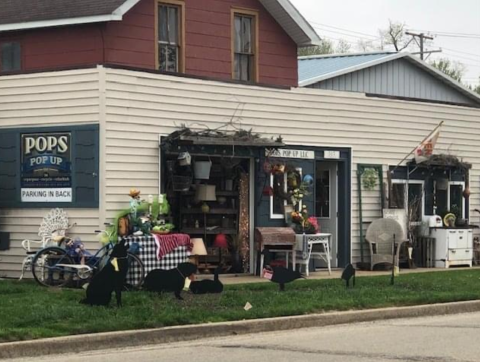 Here's The Perfect Weekend Itinerary If You Love Exploring Illinois' Best Antique Stores
