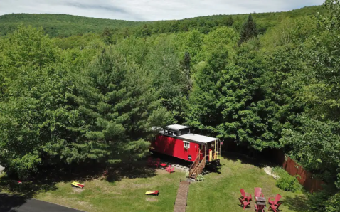 This Charming Airbnb In New Hampshire Used To Be A Train Caboose And You'll Want To Stay