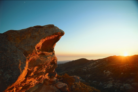 Take A Fun, Short Hike To A Southern California Overlook That’s Looks Like A Lizard's Mouth