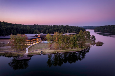 There's A Breathtaking Lodge Tucked Away Inside Of This Tennessee State Park