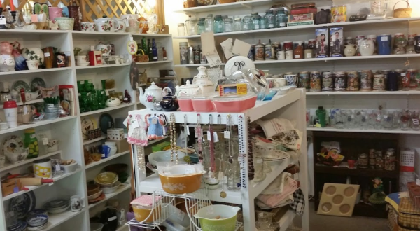 This Itty Bitty Illinois City Is Actually One Of The Best Antiquing Towns In The Country