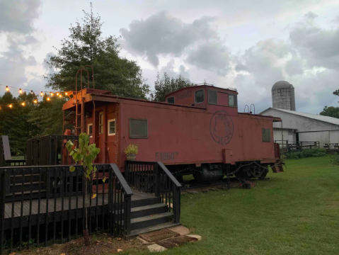 This Charming Airbnb In Kentucky Used To Be A Train Car And You'll Want To Stay
