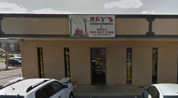 Home Of The 3-Pound Burger, Ray’s Country Smokehouse In North Carolina Shouldn’t Be Passed Up