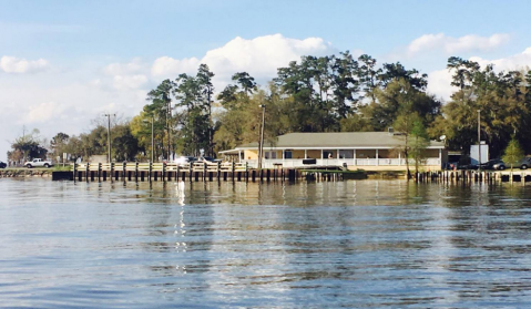 The Best Fried Catfish In The Southeast Can Be Found At This Unassuming Lakefront Restaurant