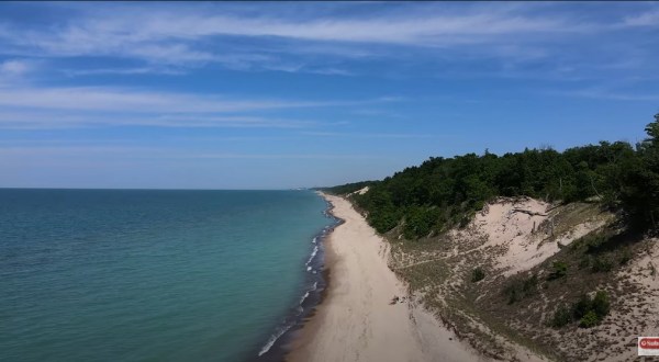A Drone Flew Over The Dunes In Indiana And Captured Mesmerizing Footage