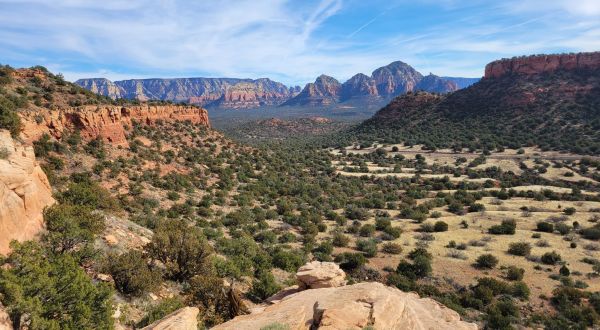 Take A Meandering Path To An Arizona Overlook That’s Like Something From Another Planet