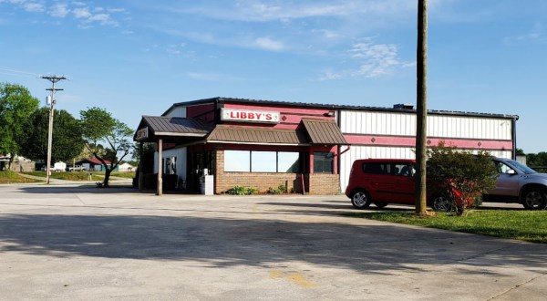 The Best Fried Catfish In The South Can Be Found At This Unassuming Restaurant