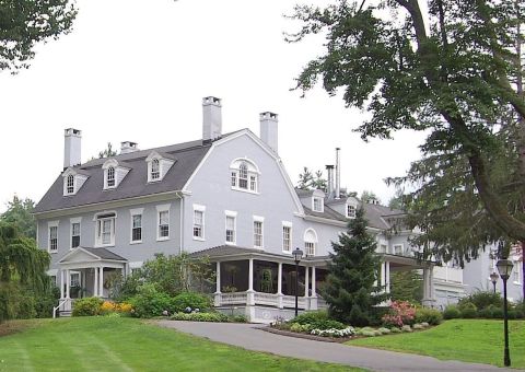 This Famous Hotel In Connecticut Is Also One Of The Most Historic Places You'll Ever Sleep