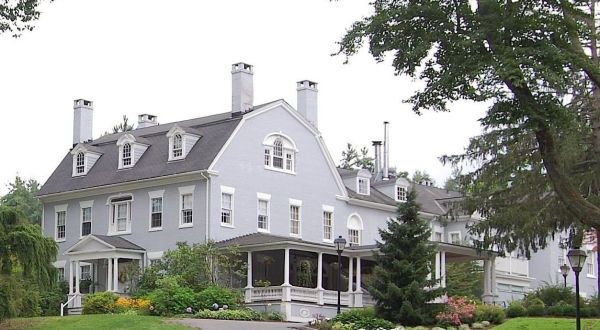 This Famous Hotel In Connecticut Is Also One Of The Most Historic Places You’ll Ever Sleep